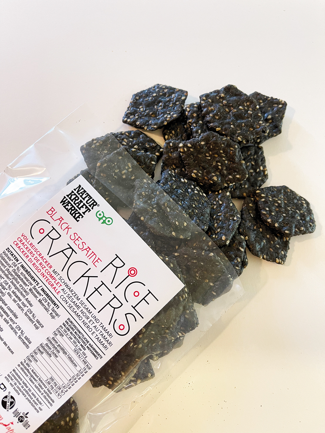 Rice_Crackers_Black-Sesame_offen_RGB